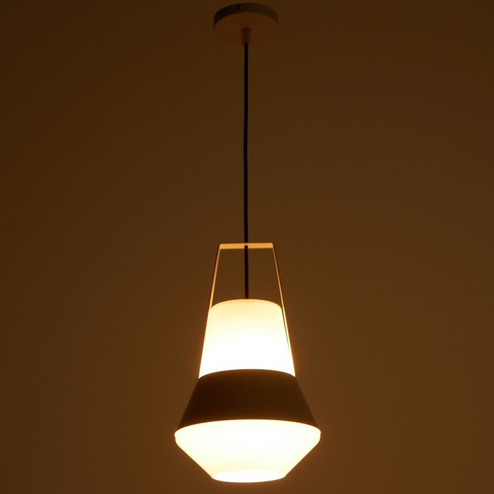 Светильник BayerLux 1653/1WT E27 40Вт белый 25х26х40-135 см