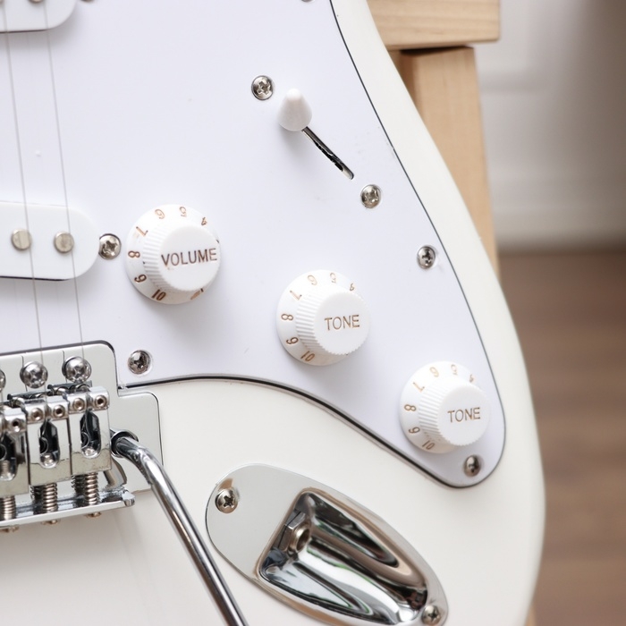 Электрогитара DENN ST100 WH