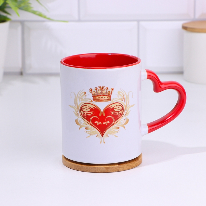 Кружка сублимация "Богиня", с фигурной ручкой, дно красного цвета