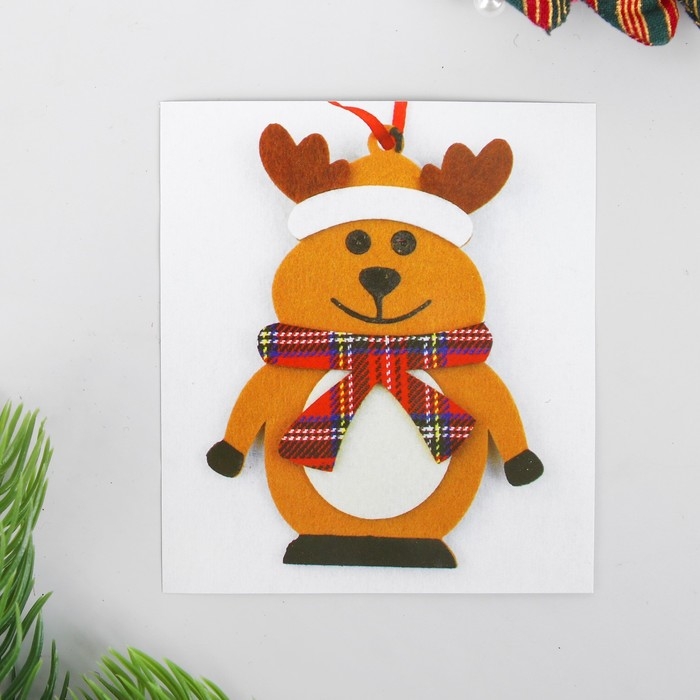 Набор для творчества - создай ёлочное украшение из фетра «Олень в шарфике» Набор для творчества - создай ёлочное украшение из фетра «Олень в шарфике»