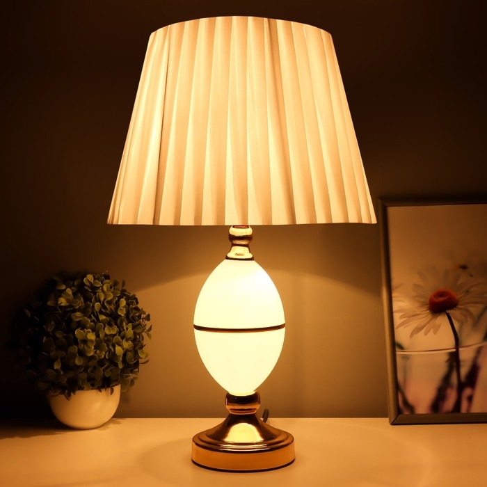 Настольная лампа с подсветкой Настольная лампа с подсветкой "Салли" Е27 40Вт бело-золотой 30х30х50 см