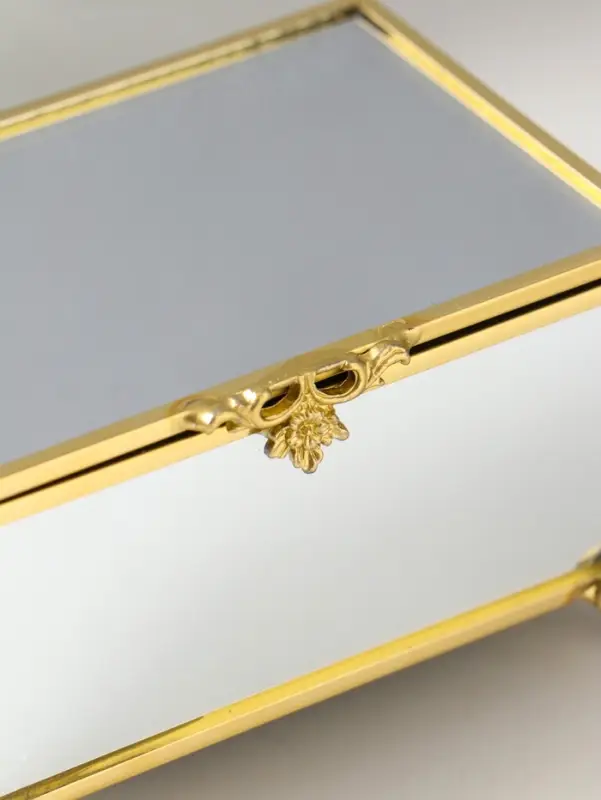 Шкатулка стекло с металлическим каркасом "Зеркальная на ножках" золото 12х8х7,3 см