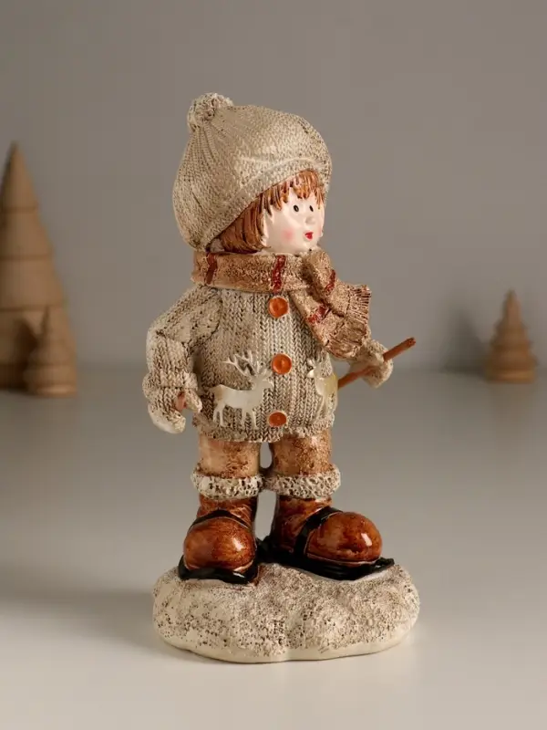 Сувенир полистоун  Сувенир полистоун "Малыш в вязаном наряде на мини-лыжах" 8,5х8х17,5 см