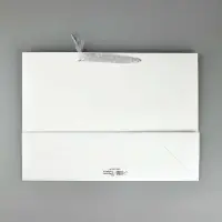 Пакет подарочный &laquo;Новогодний подарок&raquo;, тиснение, с ёлочной игрушкой, 31&times;40&times;11 см