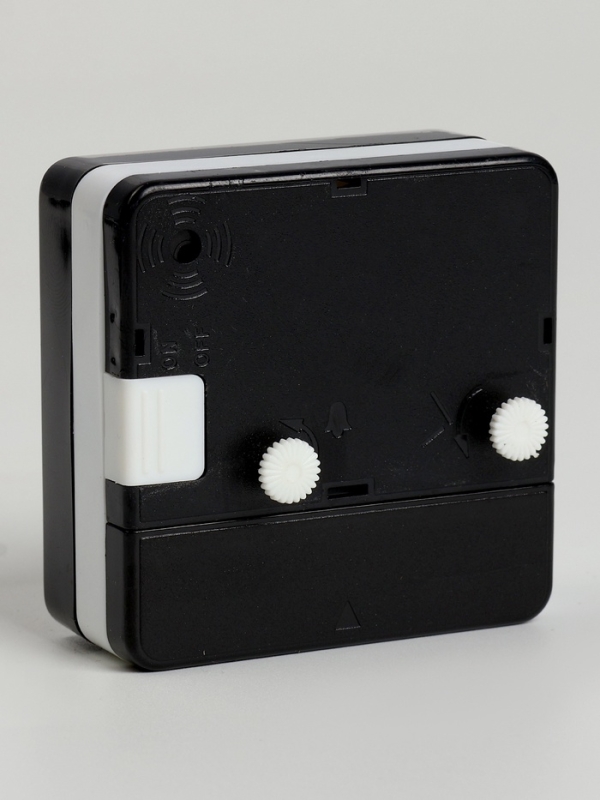 Часы будильник настольные, на батарейках, с подсветкой, 5.6 х 5.6 х2.5см, циферблат d-5 см Часы будильник настольные, на батарейках, с подсветкой, 5.6 х 5.6 х2.5см, циферблат d-5 см