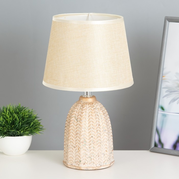 Настольная лампа Настольная лампа "Дасия" Е14 40Вт бежевый 20х20х33 см RISALUX