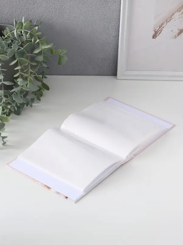 Фотоальбом на 40 фото 10х15 см Фотоальбом на 40 фото 10х15 см "Ёлочные шары" в коробке тисн.золото 4,7х14х17 см