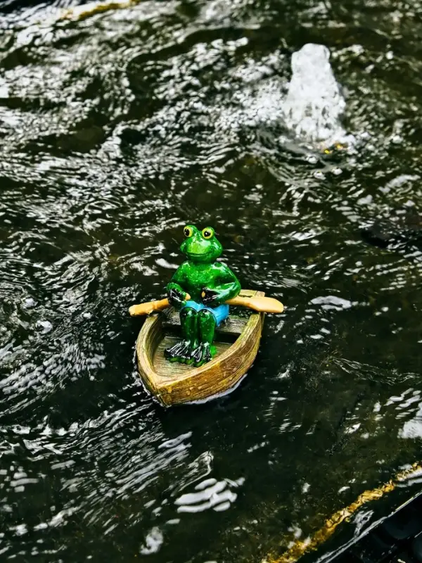 Садовая фигура 14 х 13 х 9,5 см Садовая фигура 14 х 13 х 9,5 см "Лягушка в лодке" Водоплавающая