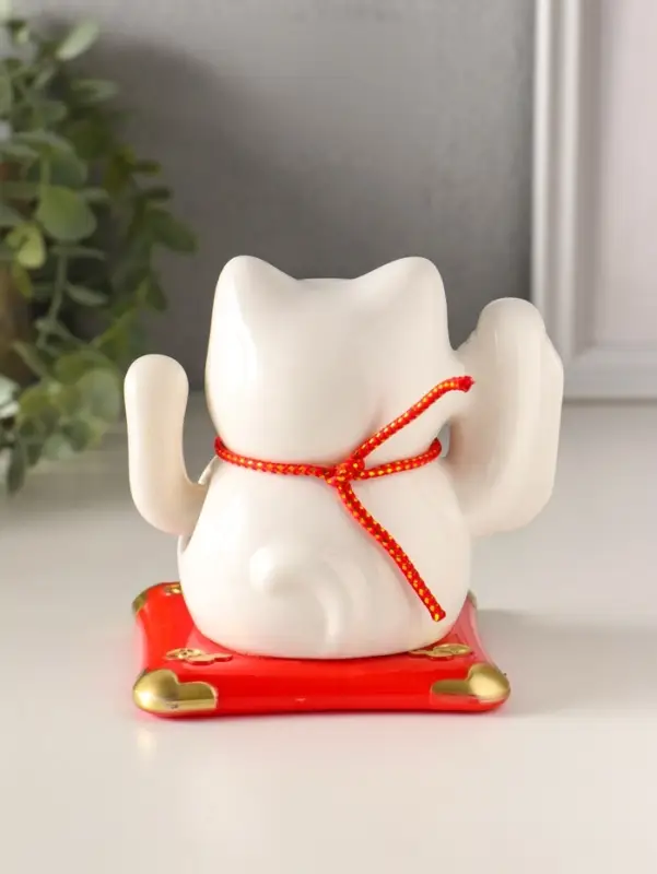 Маятник керамика от солнечной батареи "Манэки-нэко с золотыми слитками" 10х11х10,8 см