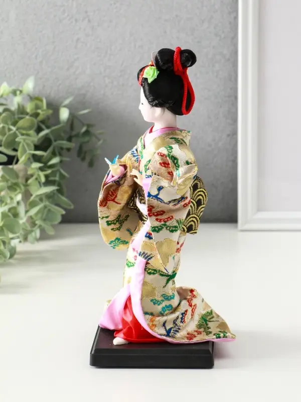 Кукла коллекционная &laquo;Японка в цветочном кимоно с бабочкой на руке&raquo;, 25&times;9.5&times;9.5 см