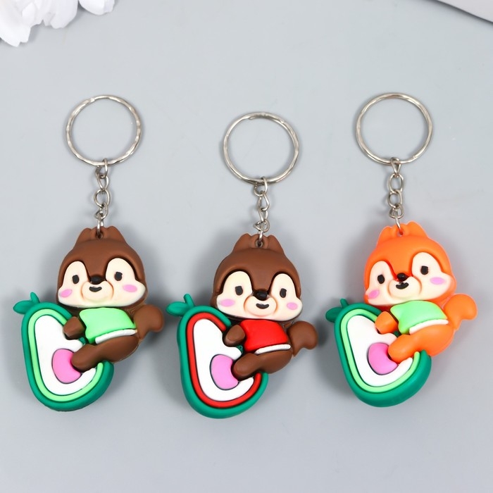 Брелок резина Брелок резина "Белочка на авокадо" МИКС 1,6х4,3х5,2 см