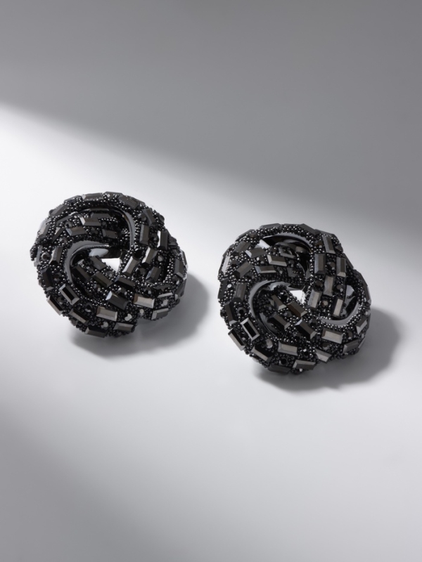 Серьги со стразами «Блеск» переплетение, серые в серебре Серьги со стразами «Блеск» переплетение, серые в серебре