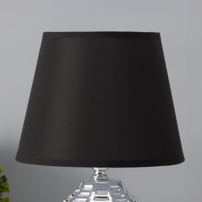 Настольная лампа с абажуром RISALUX «Мирена», Е14, 40 Вт, чёрно-хромовый, 20×20×33 см Настольная лампа с абажуром RISALUX «Мирена», Е14, 40 Вт, чёрно-хромовый, 20×20×33 см