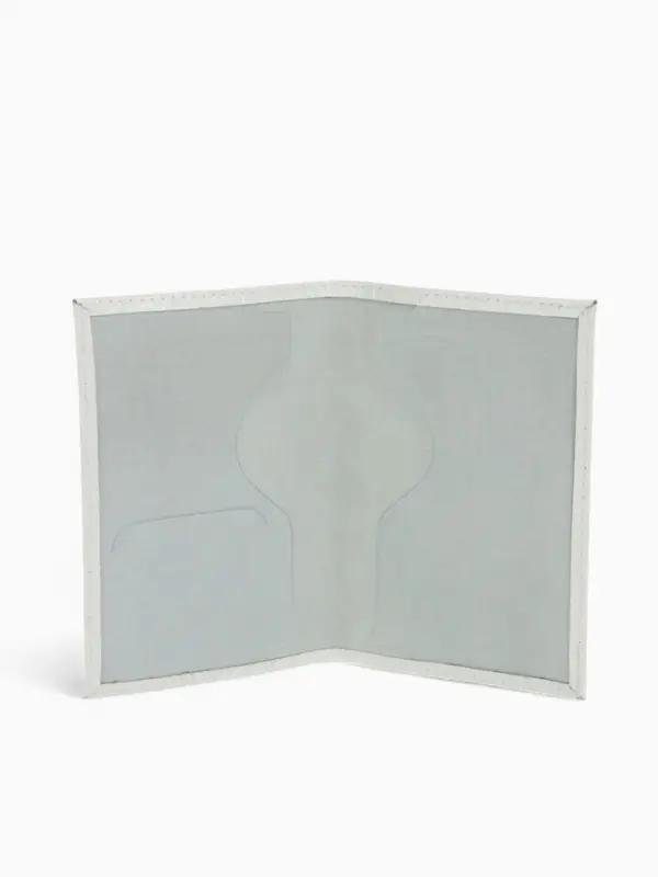 Обложка для паспорта, тиснение фольгой, натуральная кожа, крокодил, белый