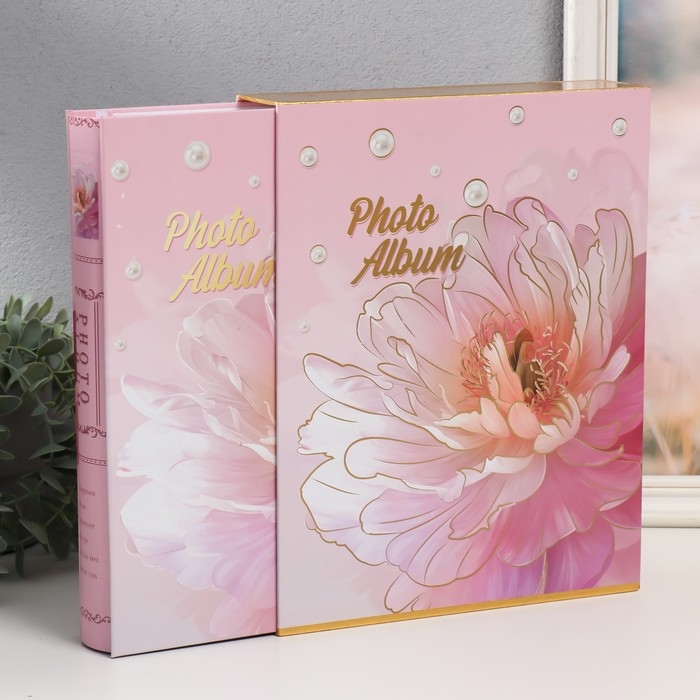 Фотоальбом на 200 фото 13х18 см Фотоальбом на 200 фото 13х18 см "Пион" золото/серебро, в коробке МИКС 5,8х23,7х29,8 см