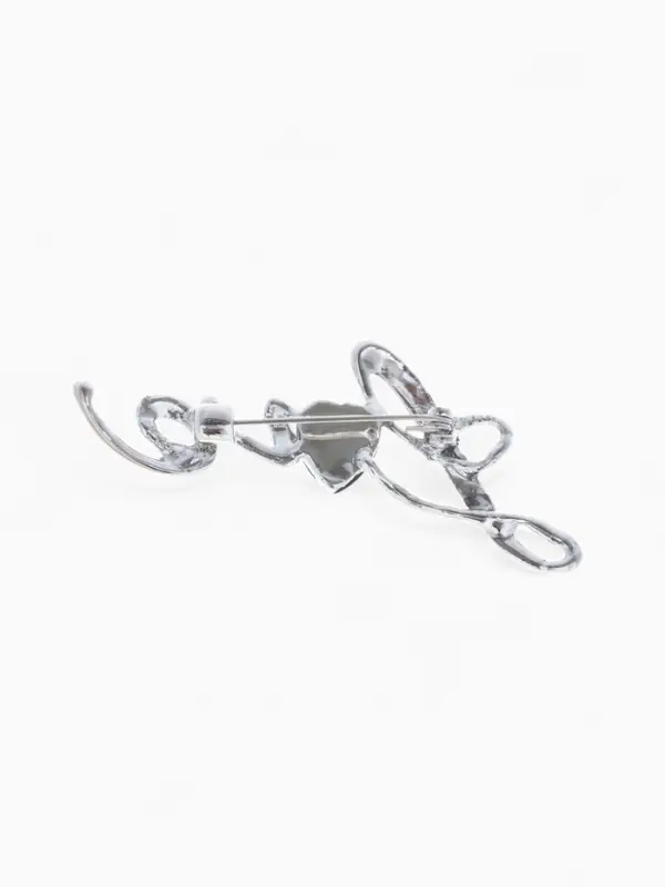 Брошь Love, чёрно-белая в серебре