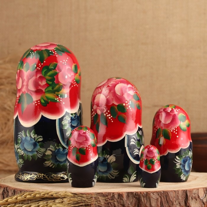 Матрёшка «Тройка», красный платок, 5 кукольная,  люкс Матрёшка «Тройка», красный платок, 5 кукольная,  люкс