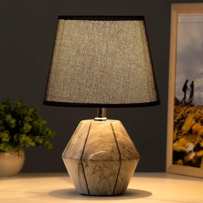 Настольная лампа Настольная лампа "Амандин" E14 40Вт серый-черный 23х23х35 см RISALUX