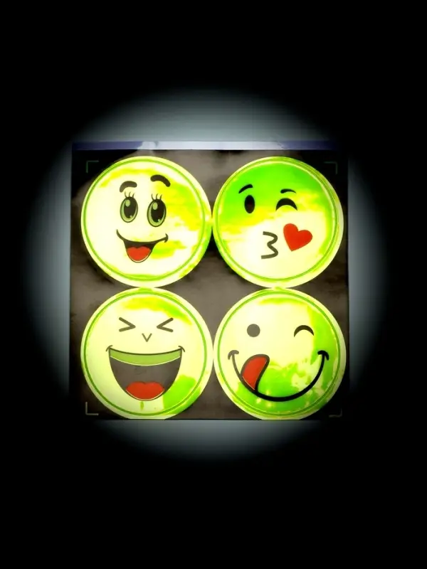 Светоотражающие наклейки &laquo;Смайлы&raquo;, d=5 см, 4 шт. на листе, жёлтые