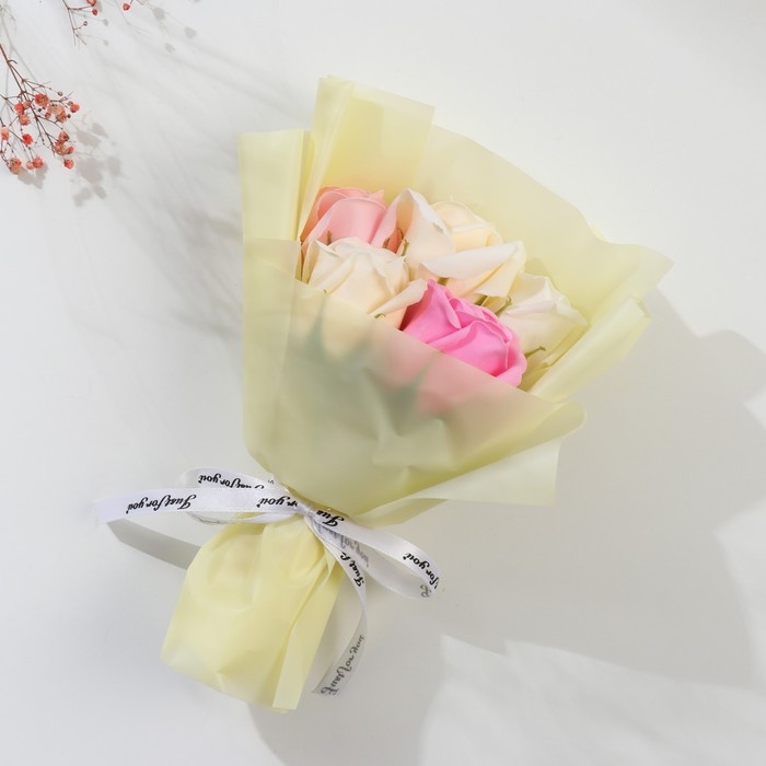 Букет из мыльных лепестков Букет из мыльных лепестков "Розы" в коробке с ручкой 8,5х18х25 см