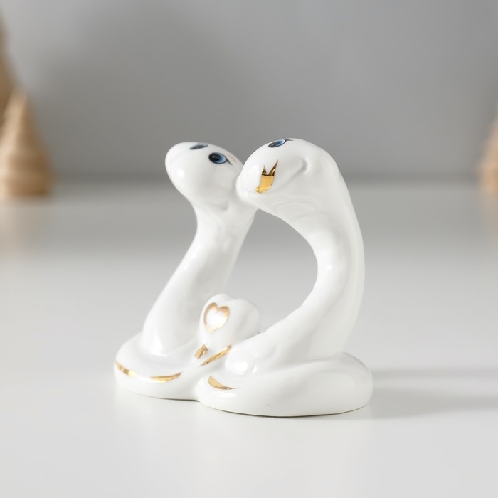 Сувенир керамика Сувенир керамика "Две змейки с сердечком" с золотом 3,4х6,5х5,6 см