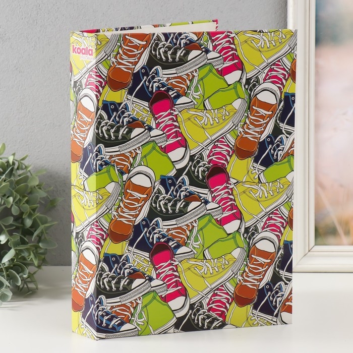 Фотоальбом на 180 фото 10х15 см Фотоальбом на 180 фото 10х15 см "Кеды" бумажные листы МИКС 32,5х4,5х22,5 см