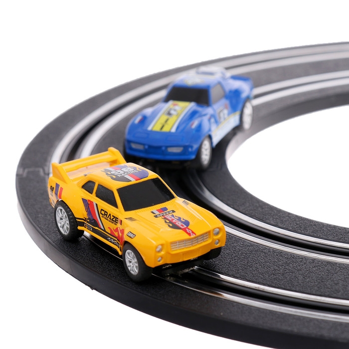 Автотрек «Турбо кросс», с 4 машинами работает от сети, длина трека 8,38 м. Автотрек «Турбо кросс», с 4 машинами работает от сети, длина трека 8,38 м.