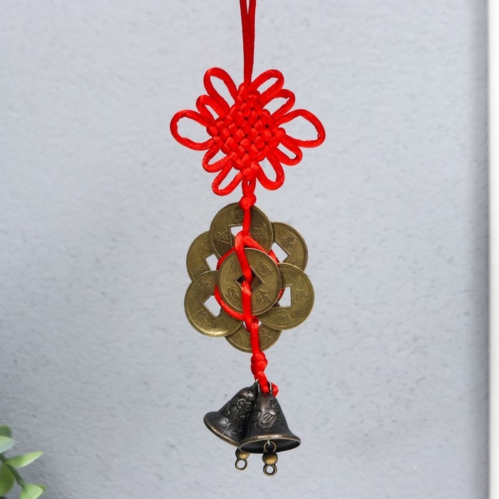 Колокольчики и 6 монет d=2 см на подвеске с узлом счастья Колокольчики и 6 монет d=2 см на подвеске с узлом счастья