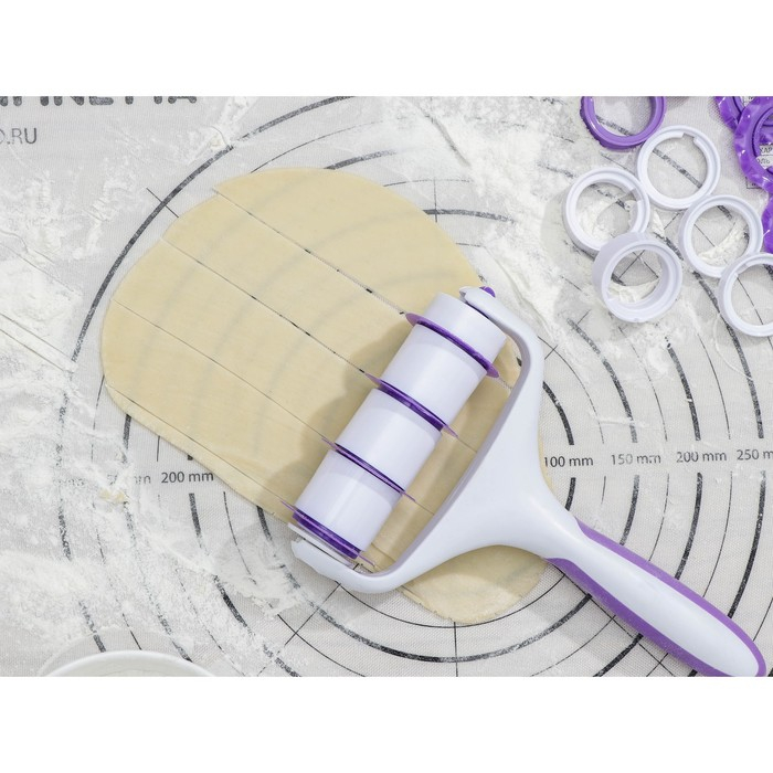 Валик для нарезки теста Доляна «Лепота», 12,5×3×19 см, 4 насадки, цвет белый Валик для нарезки теста Доляна «Лепота», 12,5×3×19 см, 4 насадки, цвет белый