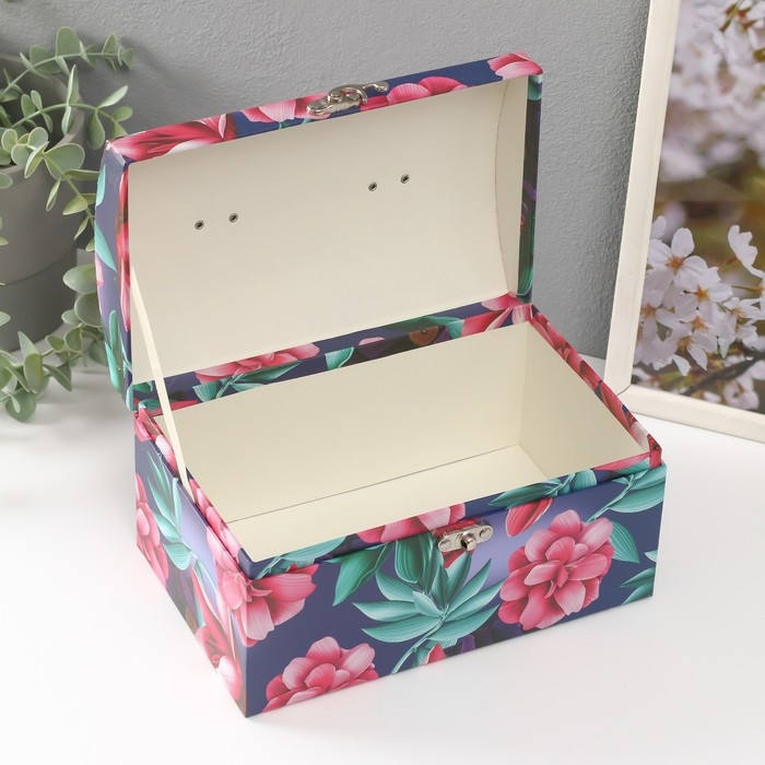 Шкатулка картон сундучок Шкатулка картон сундучок "Волшебные цветы" набор 3 шт 26х18х16,5 24х16х14,5 22х14х12,7 см