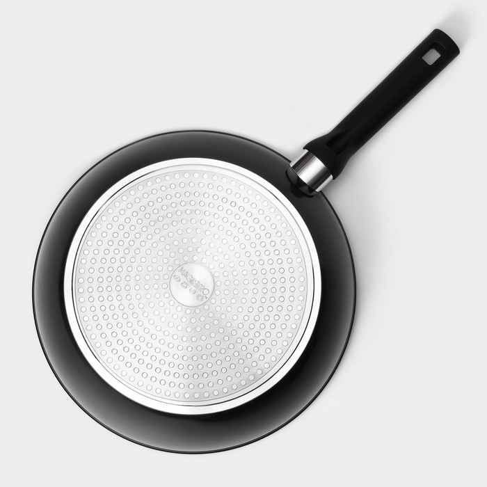 Сковорода Magistro Warrior, d=28 см, h=7,5 см, антипригарное покрытие, индукция, цвет чёрный Сковорода Magistro Warrior, d=28 см, h=7,5 см, антипригарное покрытие, индукция, цвет чёрный