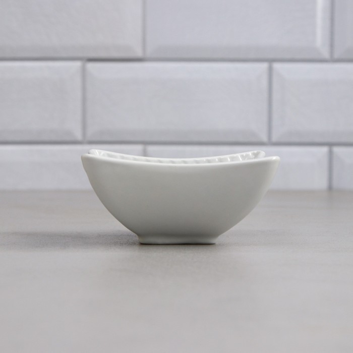 Блюдо «Орхидея», фарфор, Иран Блюдо «Орхидея», фарфор, Иран