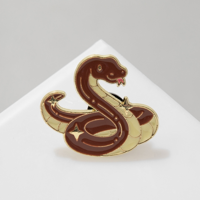Новый год! Символ года 2025! Значок «Змейка» добрая, цвет коричневый в золоте Новый год! Символ года 2025! Значок «Змейка» добрая, цвет коричневый в золоте