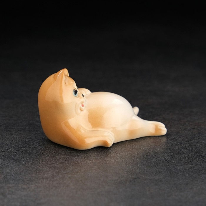 Сувенир Сувенир "Кот ленивый" 4х4х7 см ,фарфор цвет МИКС