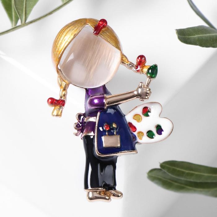 Брошь «Девочка» художник, цветная в золоте Брошь «Девочка» художник, цветная в золоте