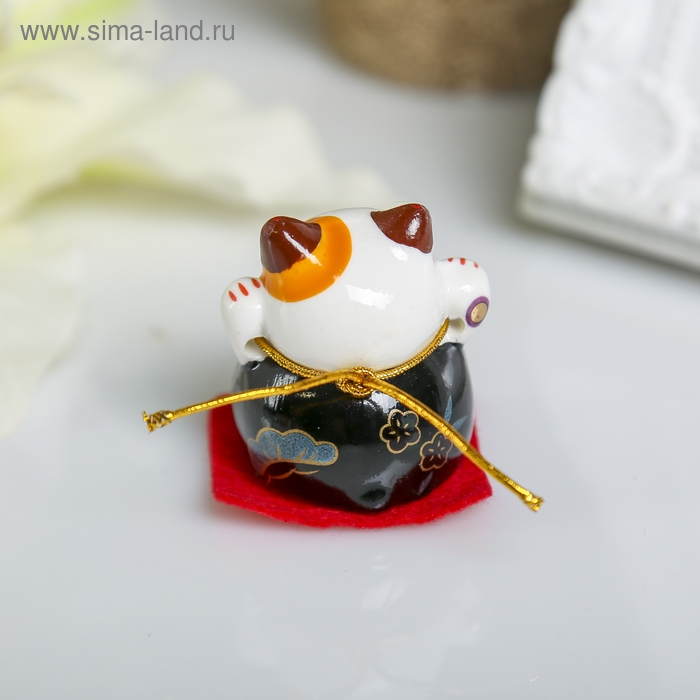 Сувенир керамика Сувенир керамика "Манэки-нэко на коврике" МИКС 4х3,8х3,3 см