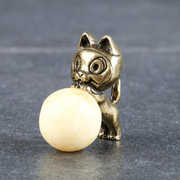 Сувенир Сувенир "Котик", латунь, янтарная смола, 2,9х1,5х2,0 см