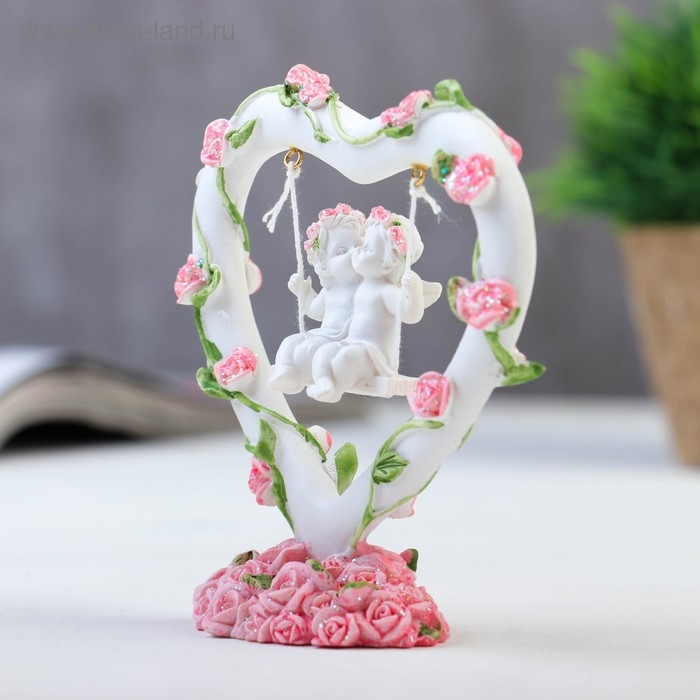 Сувенир Сувенир "2 ангелочка на качелях в сердце" в венке из роз 11х10х4 см