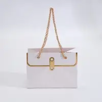 Пакет переноска для цветов, ручка цепь, &laquo;Белый&raquo;, с золотым тиснением, 15&times;10.5&times;10 см