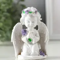 Сувенир полистоун "Ангелочек с букетом лаванды" белый с фиолетовым 7х5х9 см Сувенир полистоун "Ангелочек с букетом лаванды" белый с фиолетовым 7х5х9 см
