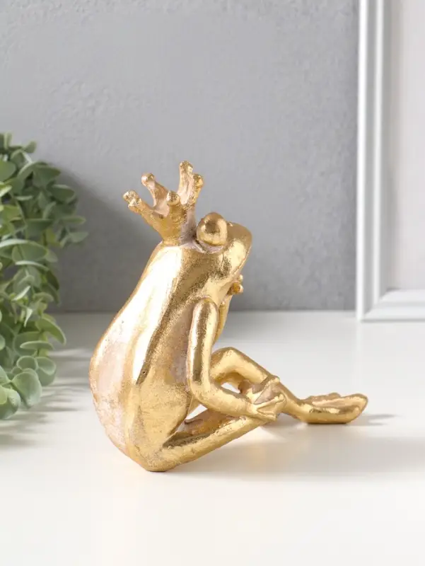 Сувенир полистоун "Принцесса-лягушка в короне" золото 19х9,3х16,5 см