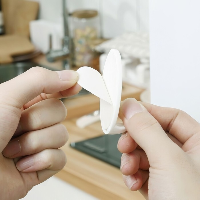 Держатель самоклеящийся ТУНДРА krep, 45х45 мм, цвет белый, овал, 3 шт.