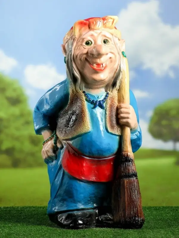 Садовая фигура из гипса «Бабка-Ёжка стоя», 33×35×65 см, МИКС Садовая фигура из гипса «Бабка-Ёжка стоя», 33×35×65 см, МИКС