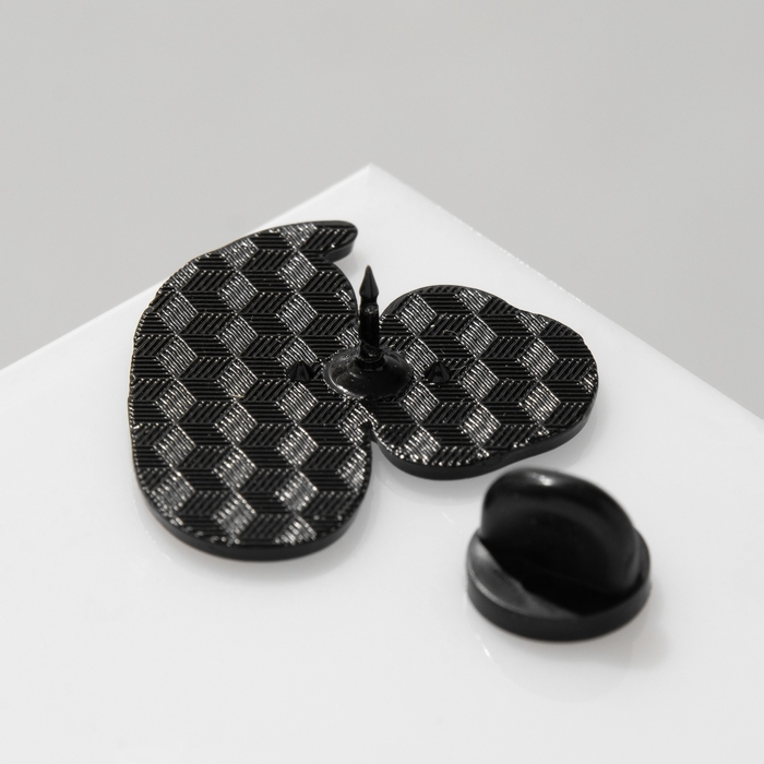 Новый год! Символ года 2025! Значок «Змейка» счастливая, цвет розовый в чёрном металле Новый год! Символ года 2025! Значок «Змейка» счастливая, цвет розовый в чёрном металле