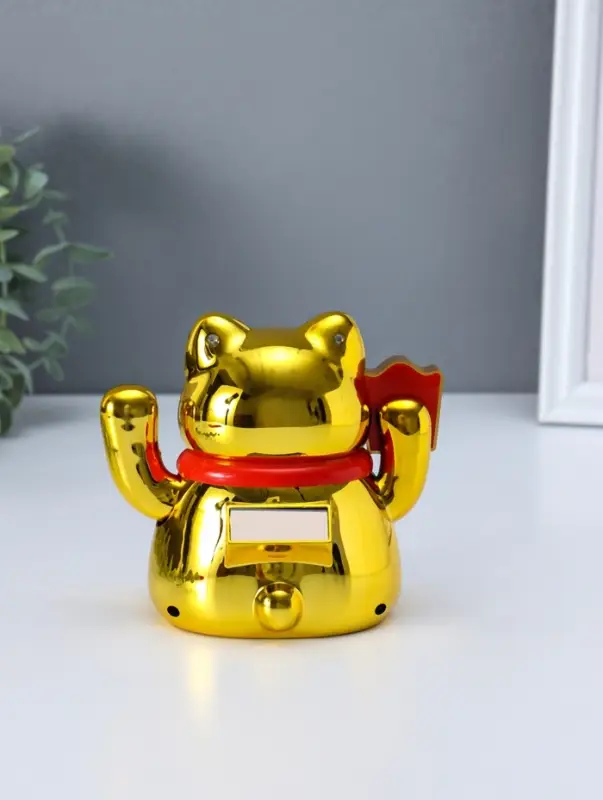 Маятник пластик от солнечной батареи "Золотой кот Манэки-нэко с домиком" 11,2х14,3х15,3 см   1096460