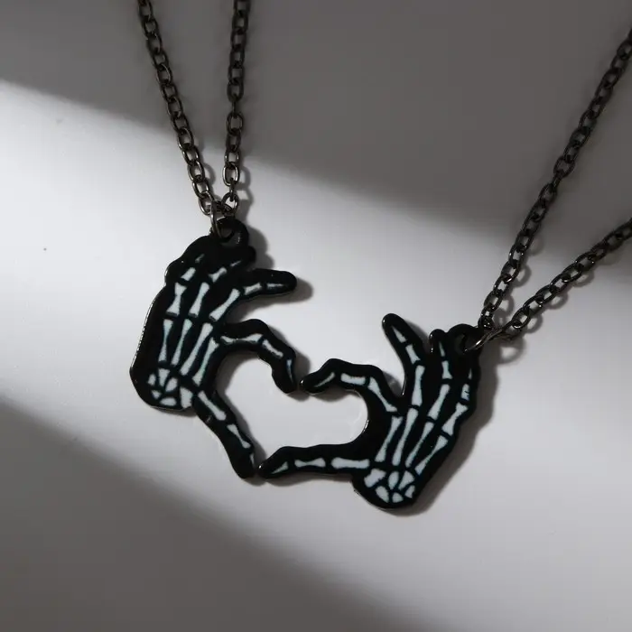 Подвеска на цепочке на Хэллоуин «Греши» Подвеска на цепочке на Хэллоуин «Греши»