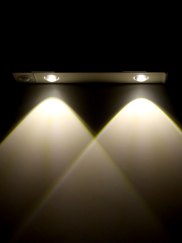 Светильник светодиодный с датчиком движения, 1Вт, от аккум. батареи, 20 см, 3000К-6500К Светильник светодиодный с датчиком движения, 1Вт, от аккум. батареи, 20 см, 3000К-6500К