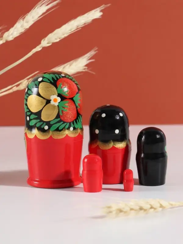 Матрёшка дерево &laquo;Наташа&raquo;, красная, 5-кукольная, 12 см