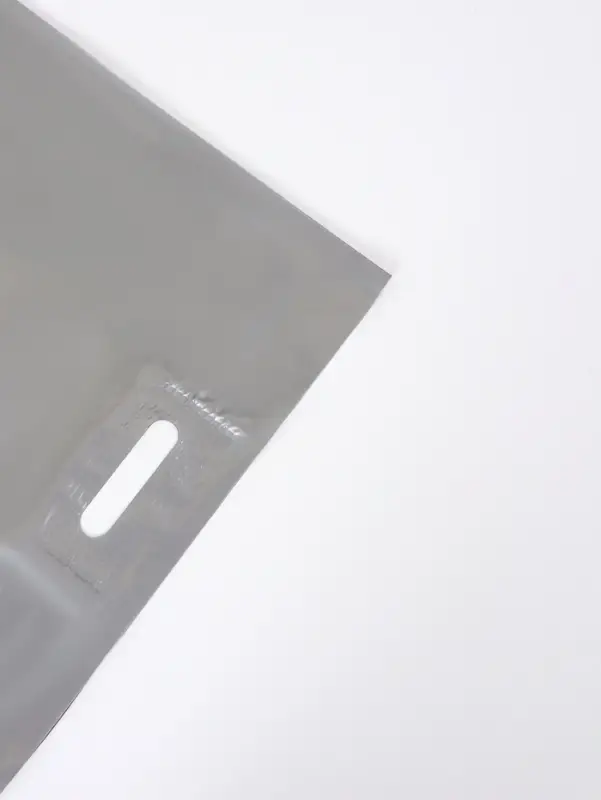 Пакет с вырубной усиленной ручкой, ПВД, серебряный, 40&times;50 см 45 мкм