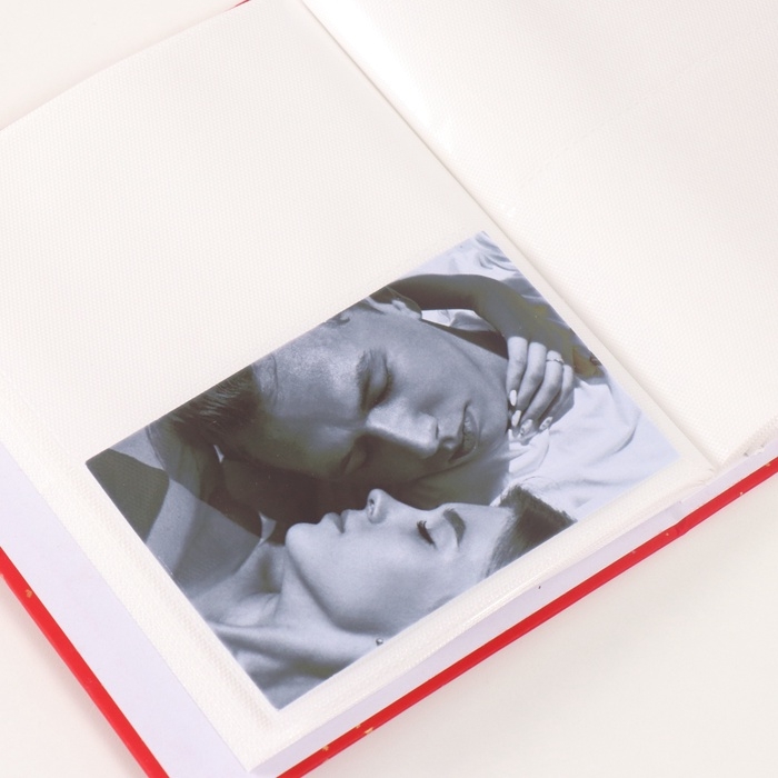 Фотоальбом на 200 фото 10х15 см Фотоальбом на 200 фото 10х15 см "В крапинку" матовый, красный 6,5х17,5х23 см